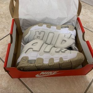 Nike air more uptempo